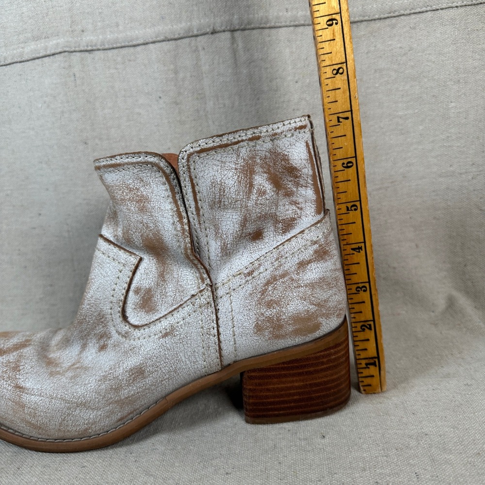 Diba True Walnut Grove White Distressed Crackle Leather Western Ankle Boots 9 - Picture 8 of 9